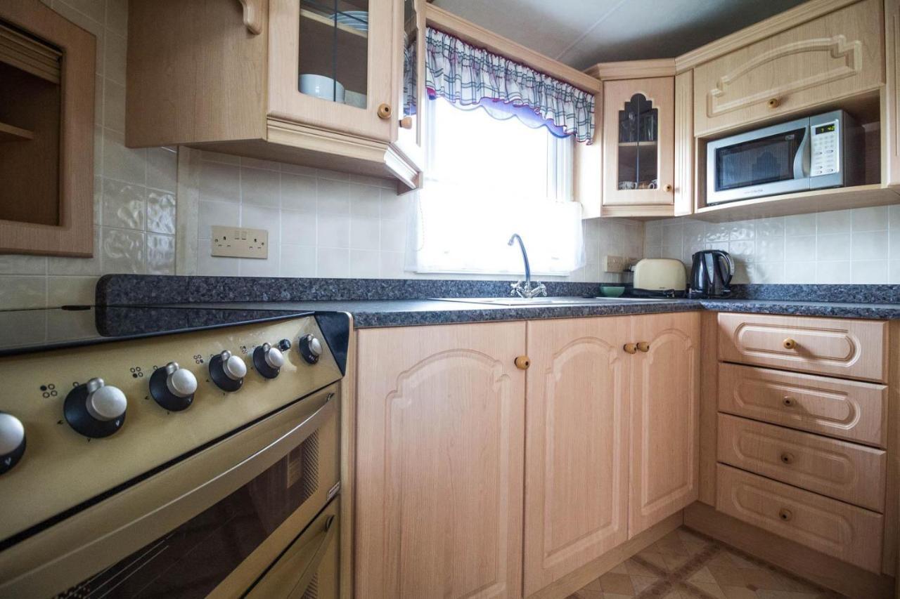 Brilliant Caravan For Hire At Manor Park In Hunstanton Norfolk Ref 23176K 호텔 외부 사진