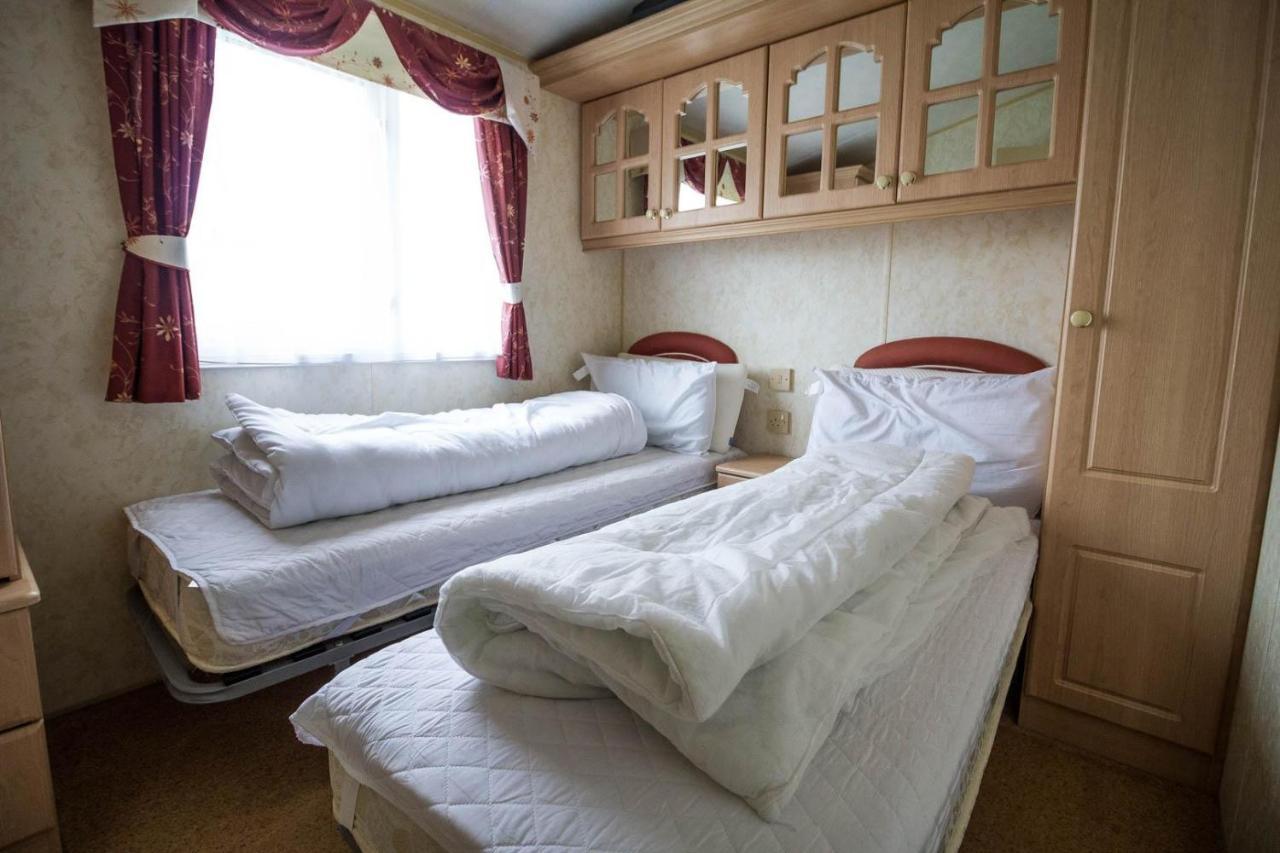 Brilliant Caravan For Hire At Manor Park In Hunstanton Norfolk Ref 23176K 호텔 외부 사진