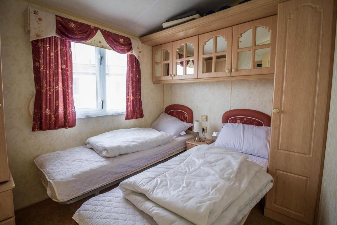 Brilliant Caravan For Hire At Manor Park In Hunstanton Norfolk Ref 23176K 호텔 외부 사진