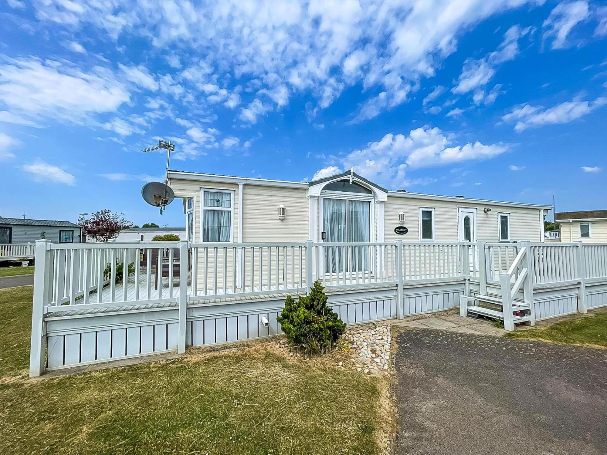 Brilliant Caravan For Hire At Manor Park In Hunstanton Norfolk Ref 23176K 호텔 외부 사진