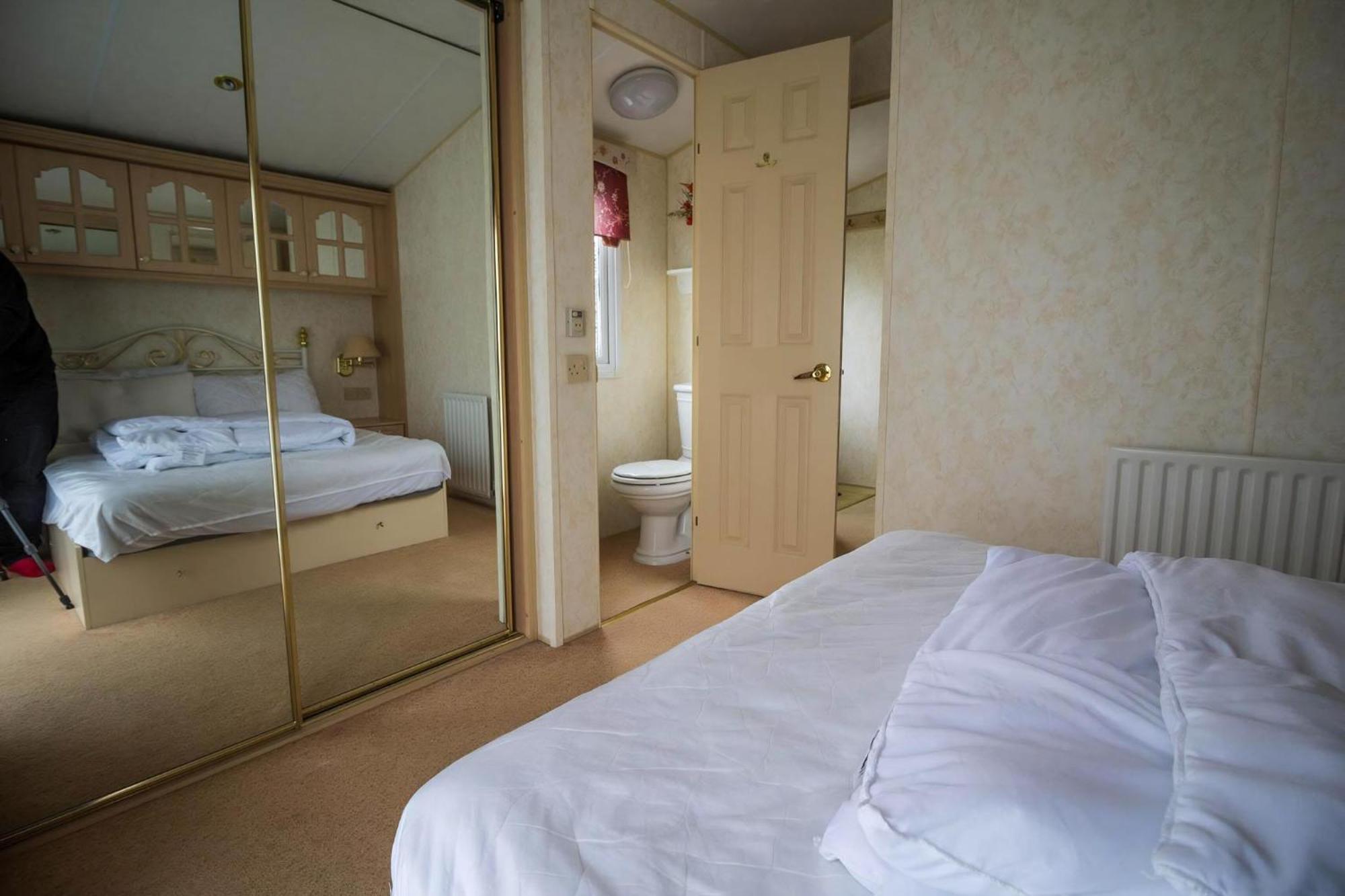 Brilliant Caravan For Hire At Manor Park In Hunstanton Norfolk Ref 23176K 호텔 외부 사진